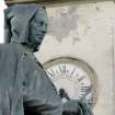 Un dettaglio della statua di Giotto