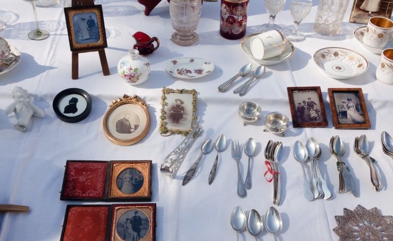 flea-market-junk-antiques-sale-used-commercially